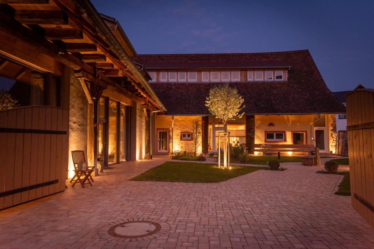 Baumgartners Dreiseithof - Historisch, Modern, Zentral Appartement Bad Krozingen Buitenkant foto