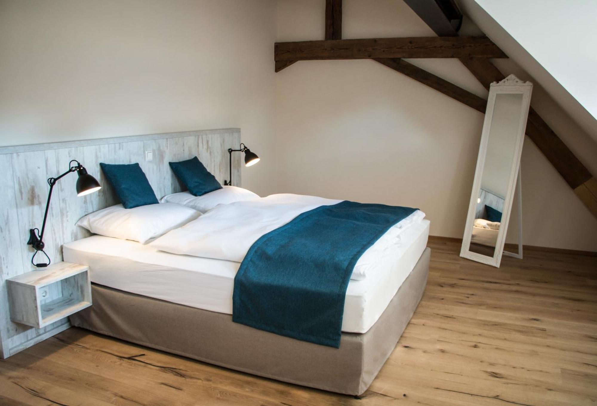 Baumgartners Dreiseithof - Historisch, Modern, Zentral Appartement Bad Krozingen Kamer foto