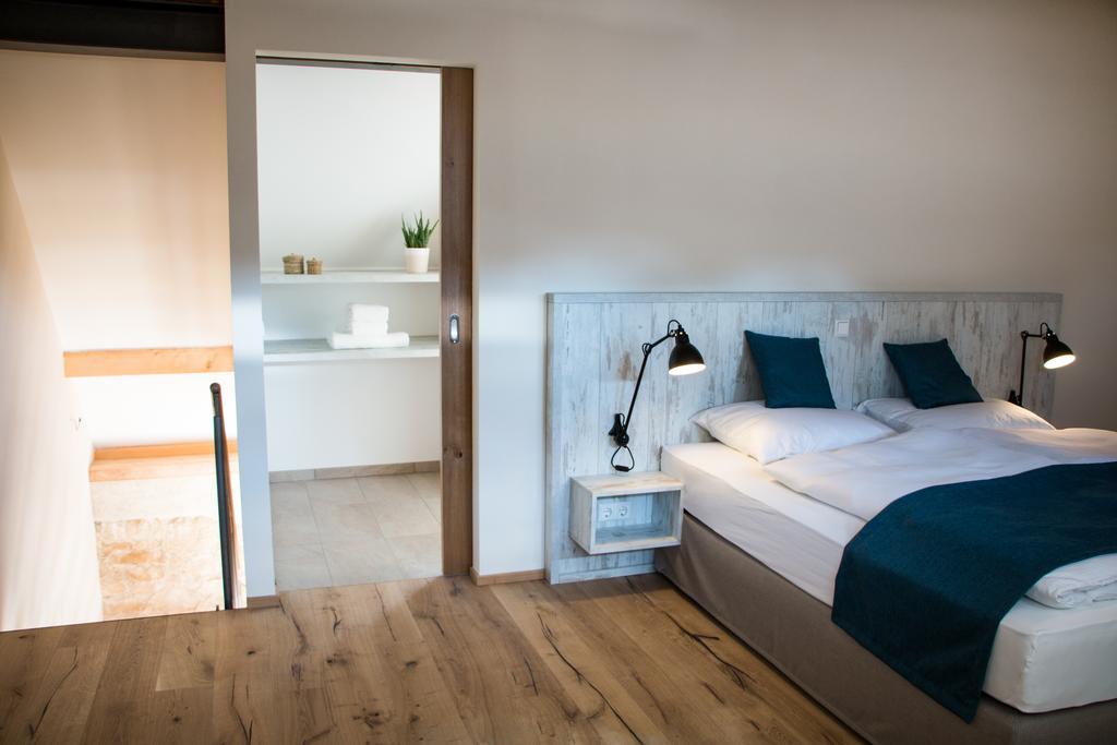 Baumgartners Dreiseithof - Historisch, Modern, Zentral Appartement Bad Krozingen Buitenkant foto