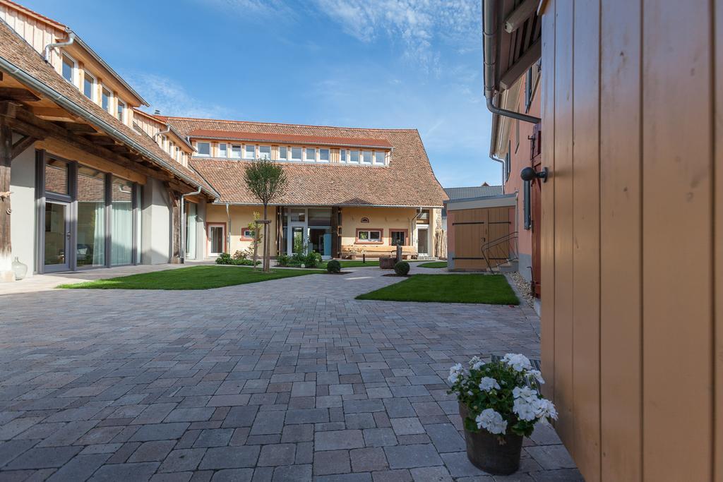 Baumgartners Dreiseithof - Historisch, Modern, Zentral Appartement Bad Krozingen Buitenkant foto